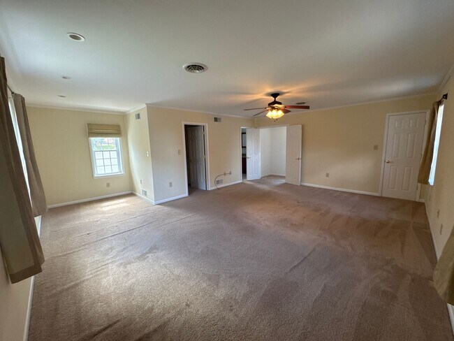 Building Photo - 3676 Lower Saucon Rd
