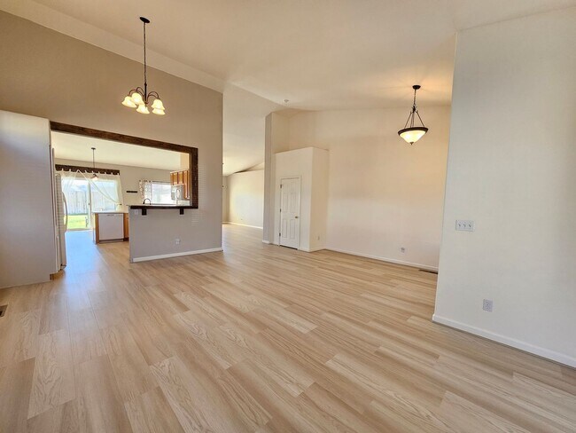 Building Photo - Cold Springs Beauty - Immaculate Newer Hom...