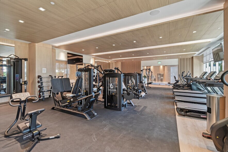 Gym Photo - 220 Lake Shore Dr