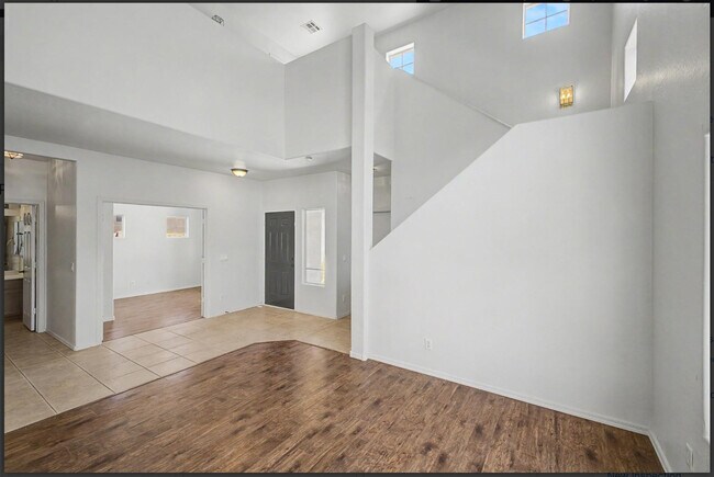 Building Photo - 542 E Bartlett Way