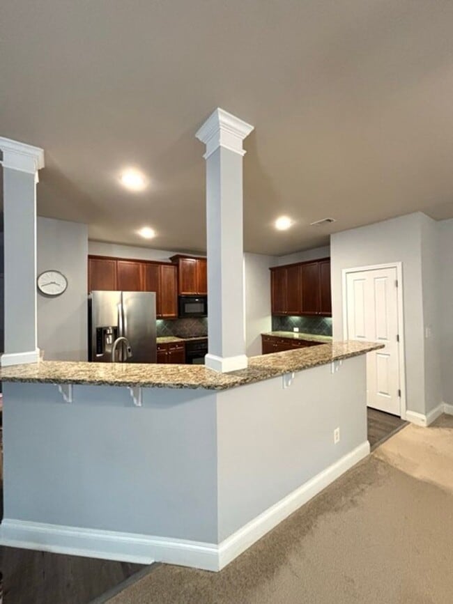 Building Photo - 2408 Strand Ave
