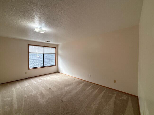 Building Photo - 7050 SW 174th Ave