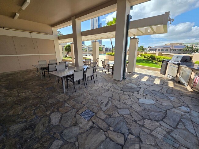 Building Photo - Immaculate Contemporary Living in Kaka‘ako- 2 bedroom, 2 bathroom, 1 covered parking stall, and I...