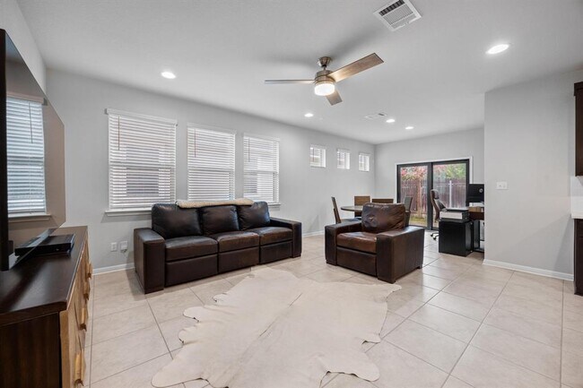 Building Photo - 2424 Pecan Island Dr