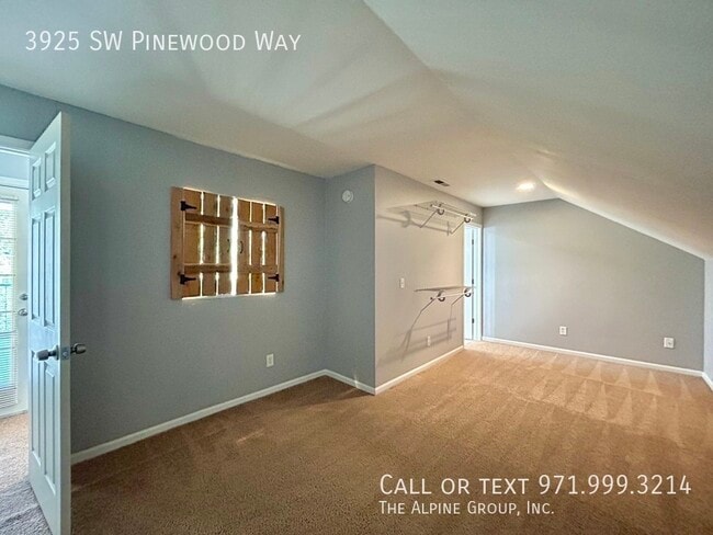 Building Photo - 3925 SW Pinewood Way