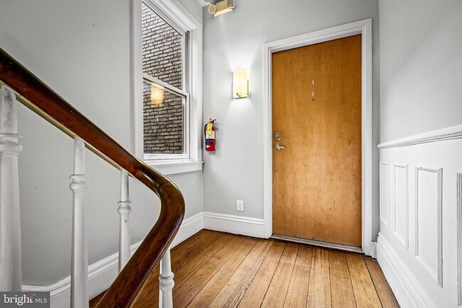 Building Photo - 18 E Madison St