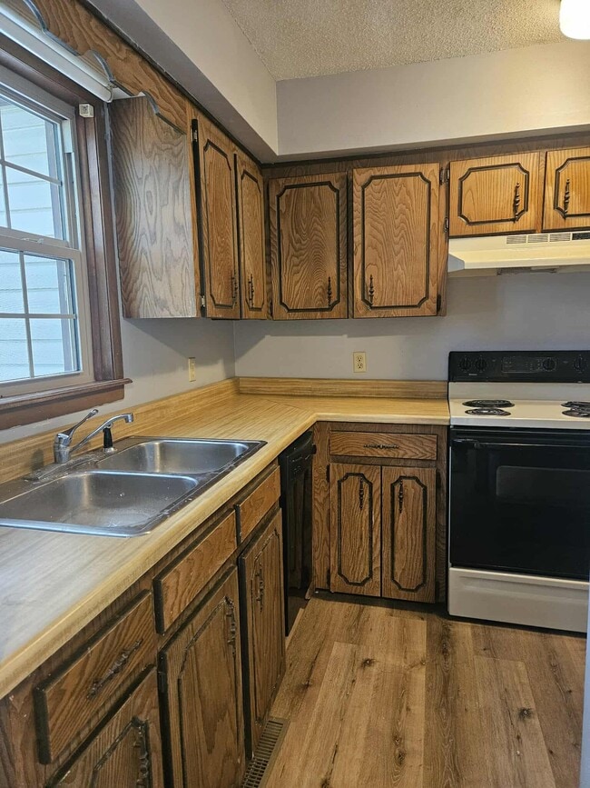Building Photo - 207 Country Villa Ln