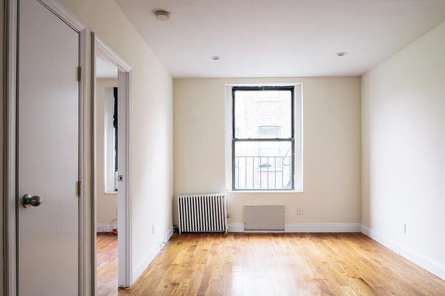 Building Photo - 141 W 10th St