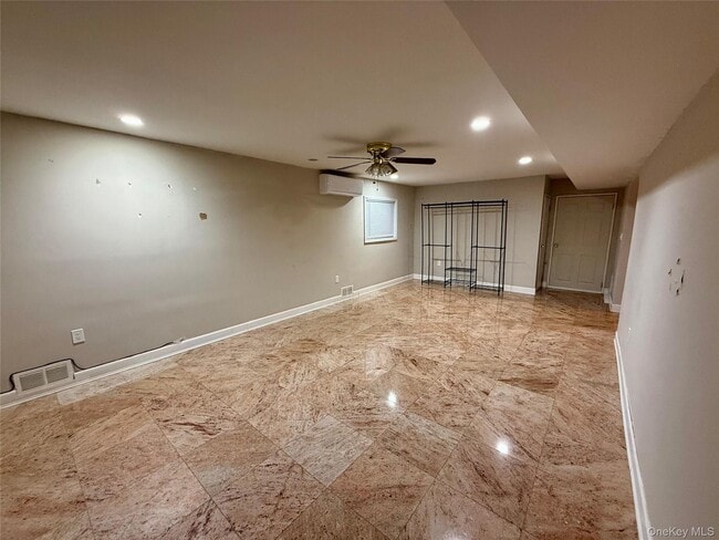 Building Photo - 159-12 88th St