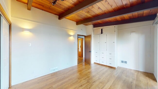 Building Photo - ***PENDING APPLICATION***Fantastic 3 Bedroom Home with Gorgeous Ocean View