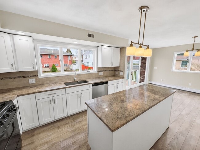 Building Photo - Beautiful Condo In Revere MA!