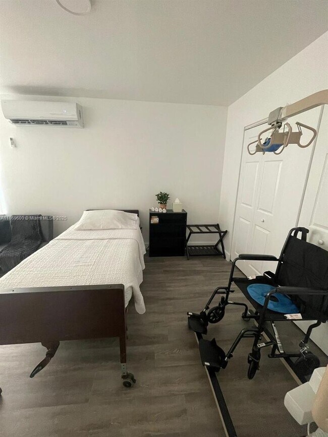 Building Photo - 2111 Adams St