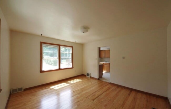 Building Photo - Sparks Street Duplex
