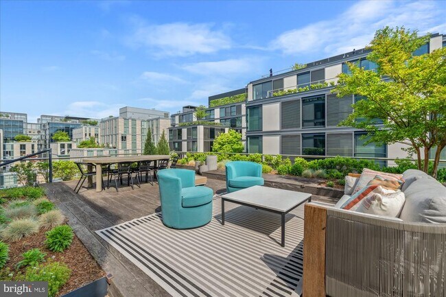 Primary Photo - 925 H St NW