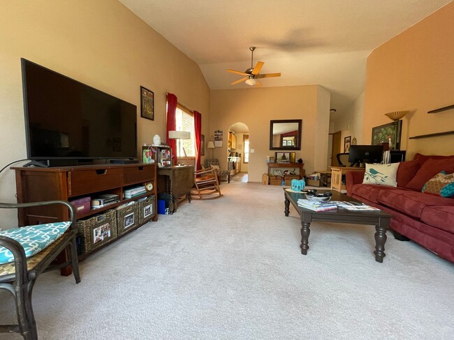 Building Photo - 3-Bedroom Home in Beaverton!