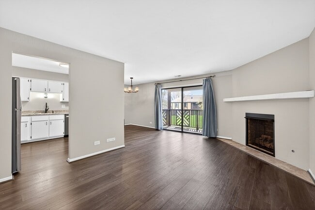 Building Photo - 1700 Lakecliffe Dr