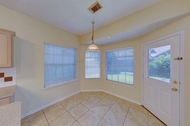 Building Photo - 2610 Ledgebrook Ln