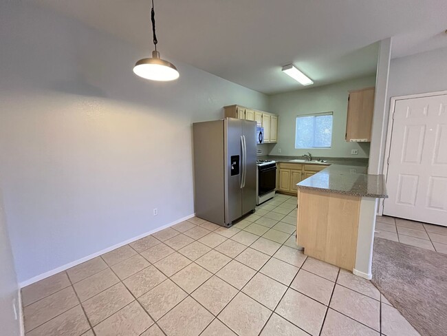 Building Photo - Cozy 2 Bedroom 2 Bathroom Condo in Gated C...