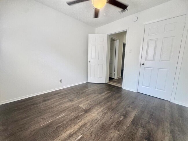 Building Photo - 6900 Trendal Ln