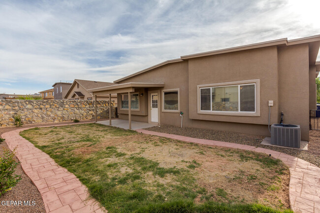 Building Photo - 10956 Ray Mena Ln