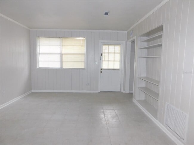 Building Photo - 548 NE 5th Ave