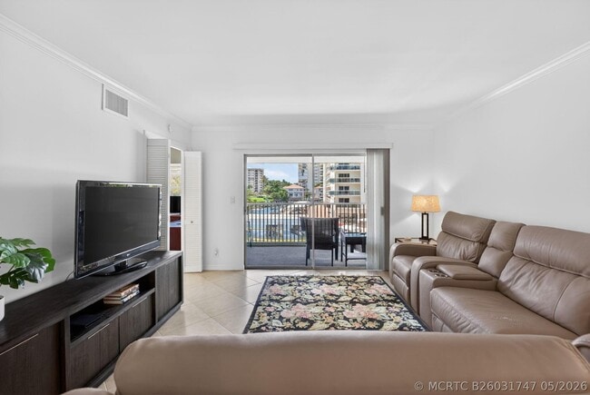 Building Photo - 1021 Hillsboro Mile