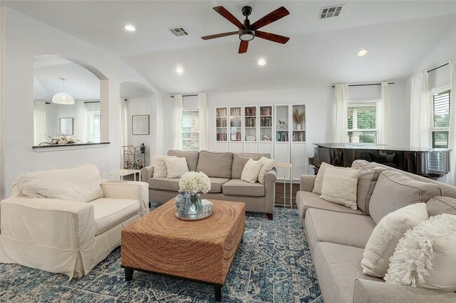 Building Photo - 1115 Petroglyph Trail