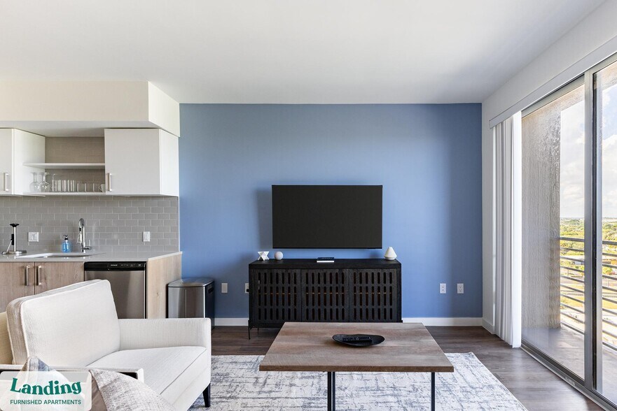 Building Photo - 200 NE 1st Ave