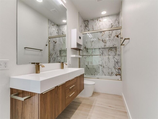 Building Photo - 605 N Idaho Ave