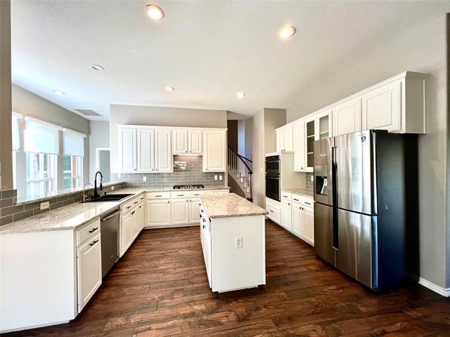 Building Photo - 615 Fallbrook Dr