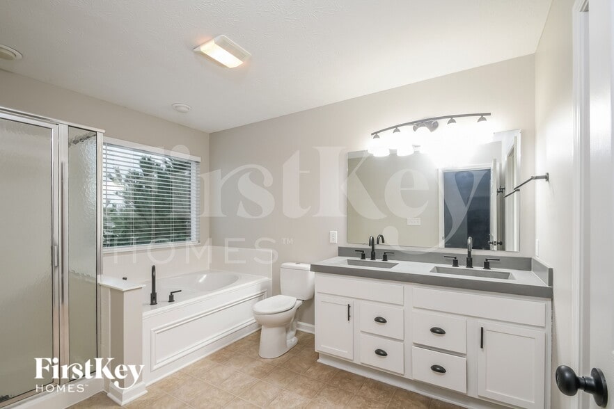 Building Photo - 1536 Maplewood Ln