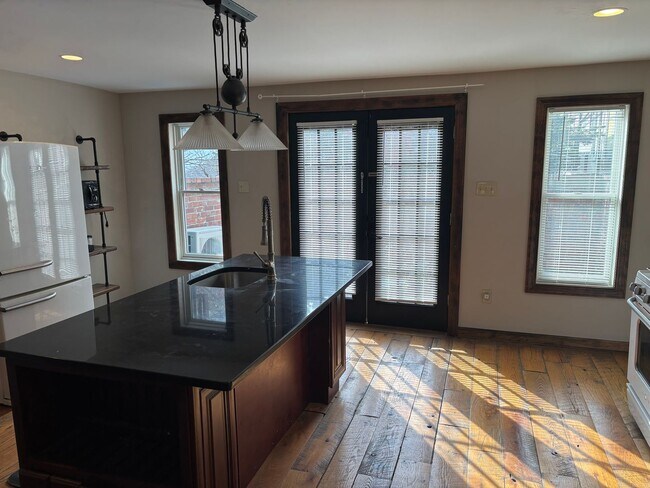 Building Photo - BEAUTIFUL, BRIGHT AND OPEN 1 BED, 1 BATH  HOUSE IN HEART OF NORTHSIDE- AVAIL NOW!