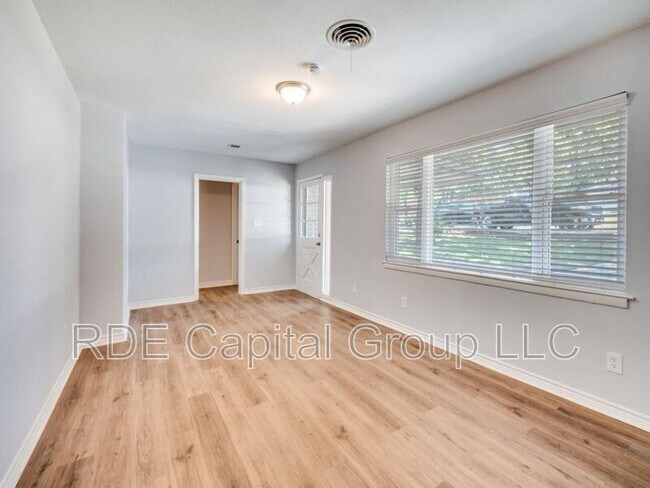 Building Photo - 1108 Wade Dr