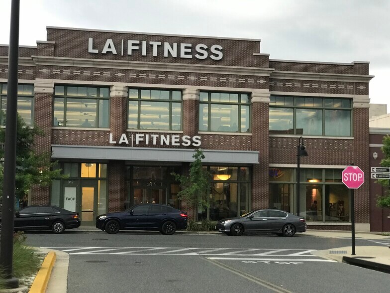 LA FITNESS GYM - 10018 Vanderbilt Cir