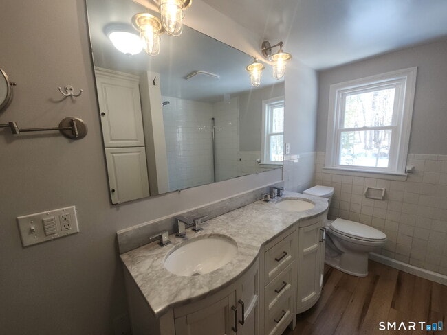 Building Photo - 81 Middlefield St