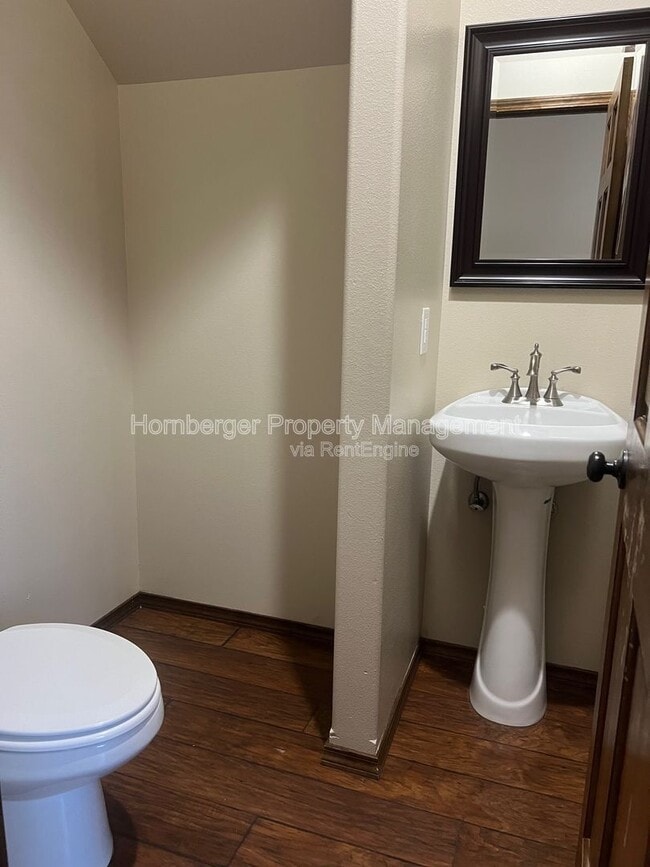 Building Photo - 803 W Knox Ave