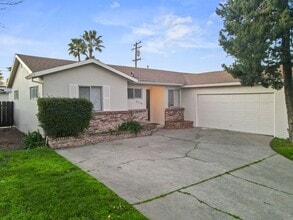 Building Photo - 3 Bedroom 2 Bathroom House For Rent!