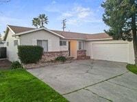 Building Photo - 3 Bedroom 2 Bathroom House For Rent!