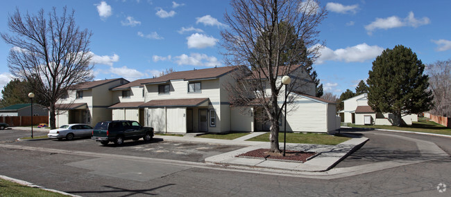 Primary Photo - Windwood Apartments