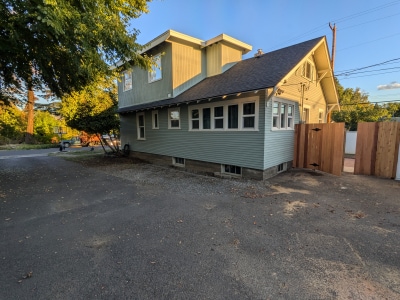 Building Photo - 616 Newtown St