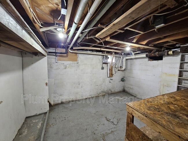 Building Photo - 1405 River Rd