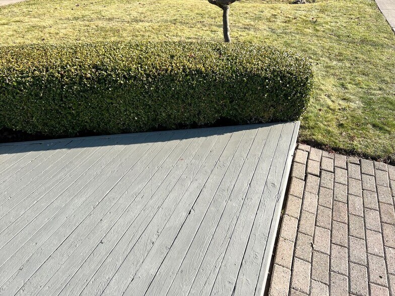 Building Photo - 38215 Circle Dr