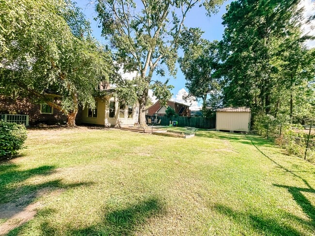 Building Photo - 619 Boone Cir