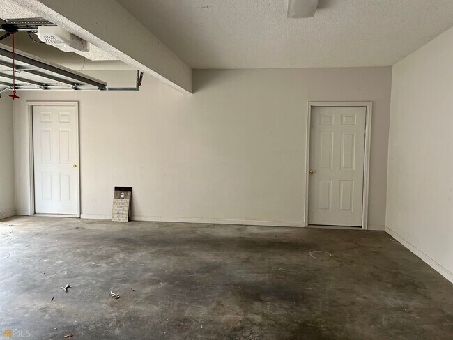 Building Photo - 214 Piedmont Dr