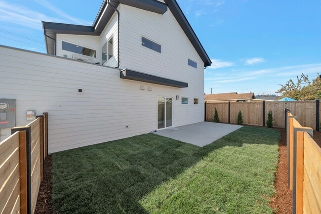 Building Photo - Beautiful 1 year old home in Pacific Wa