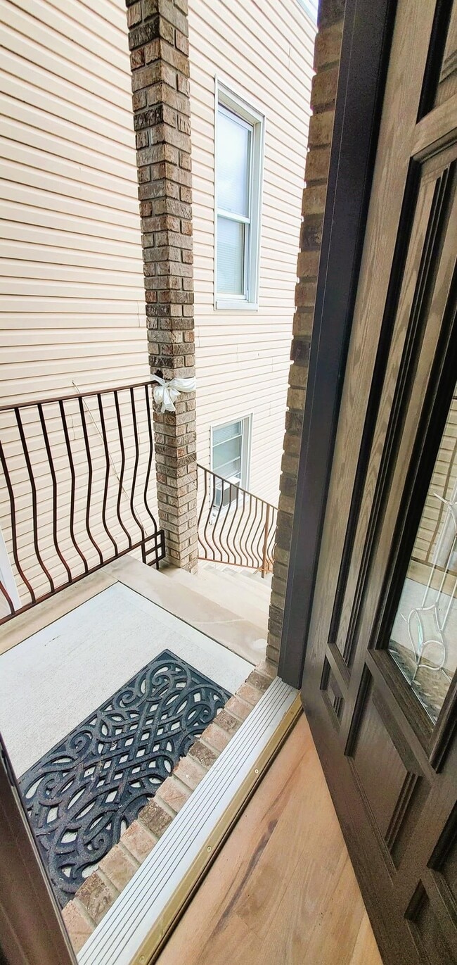 Building Photo - 220 WILLIAM St