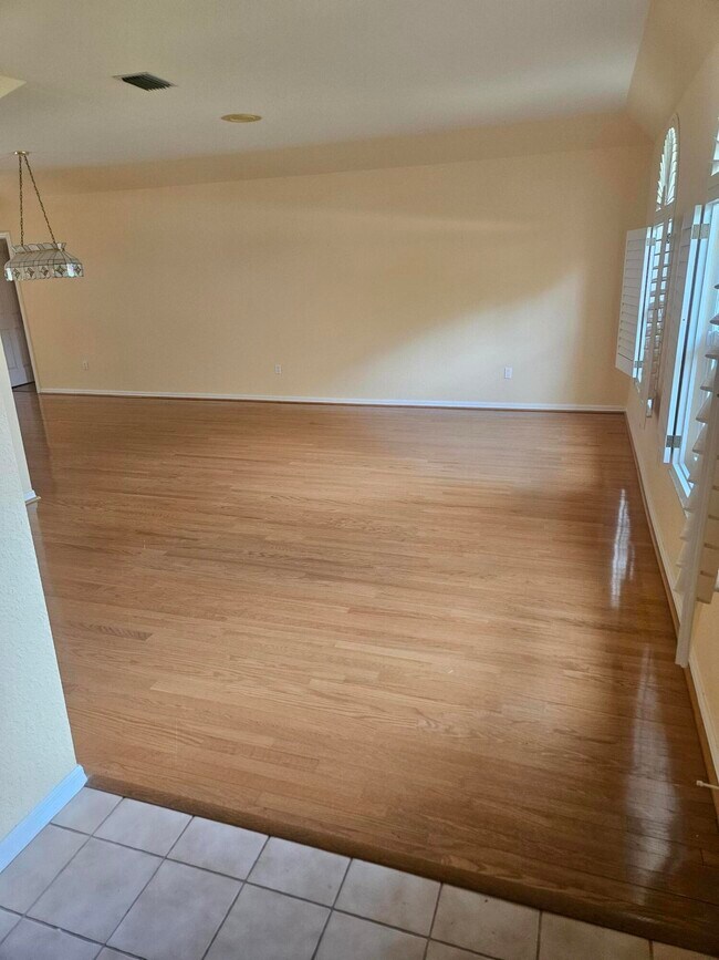 Building Photo - 382 SE Naranja Ave