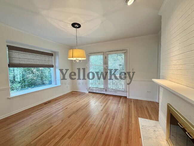Building Photo - 11121 Indian Woods Dr