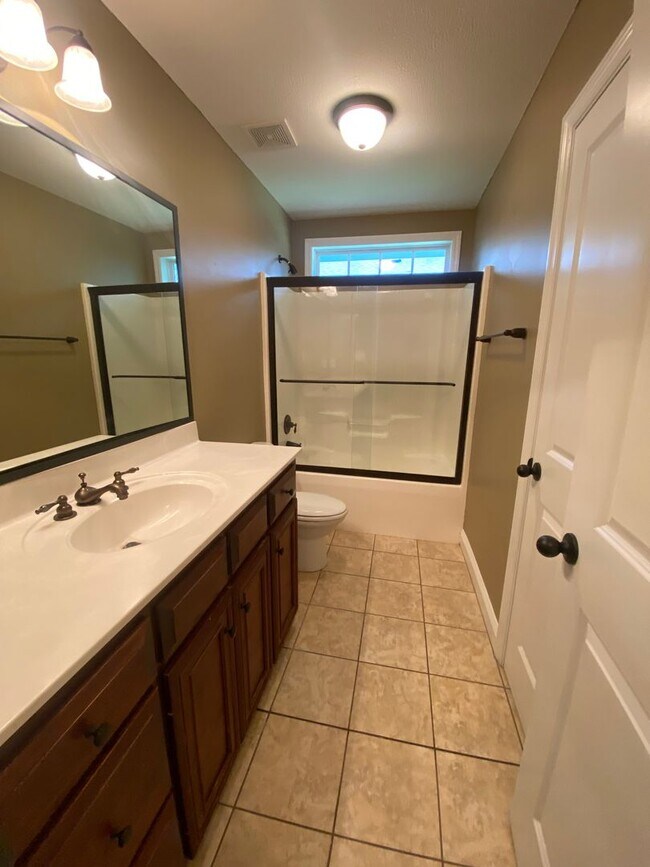 Building Photo - 4301 Kenilworth Cir