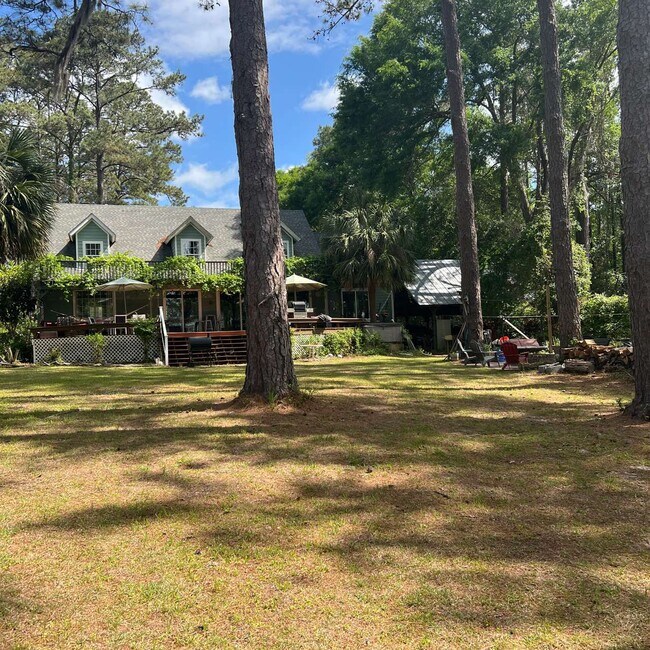 Building Photo - 31 Vinel Ln